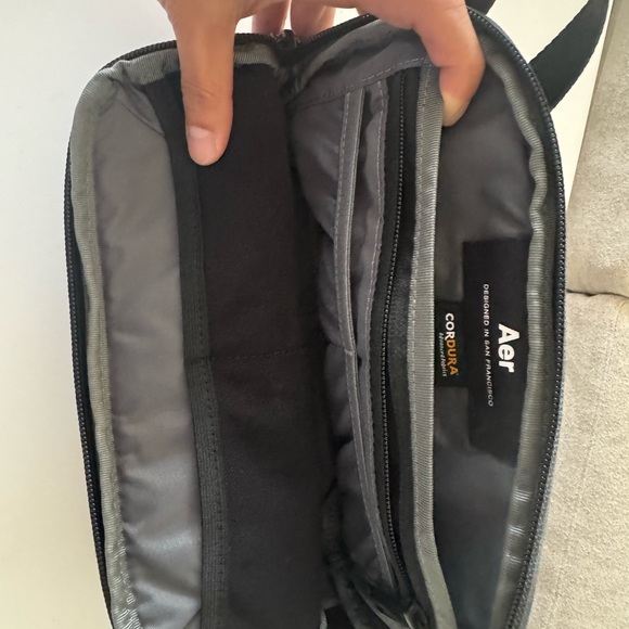 Aer Slim Pouch - Picture 3 of 5